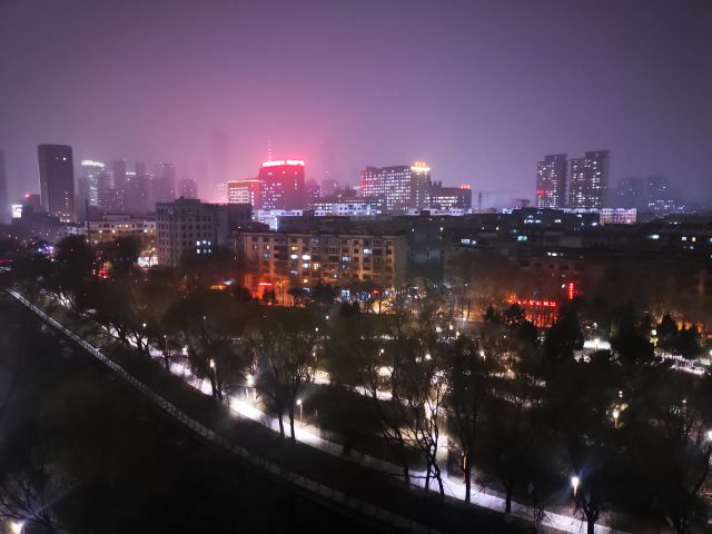 冬日雪夜-图片来源编辑网
