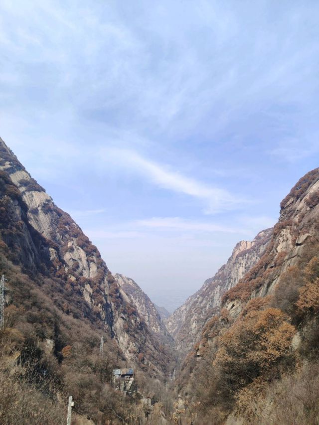 华山-图片来源编辑网