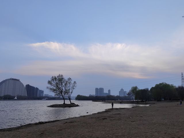 傍晚的沈阳浑河-图片来源编辑网