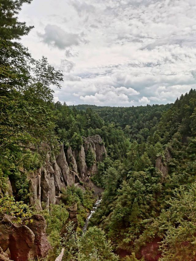 锦江大峡谷-图片来源编辑网