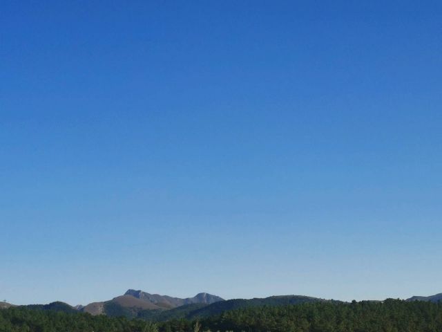 傍晚群山-图片来源编辑网